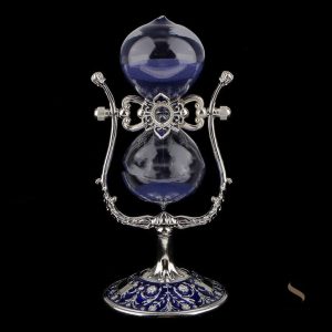 Accessoire décoratif : sablier en verre avec sable