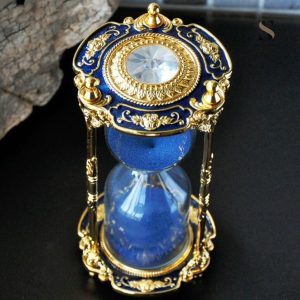 Ancien sablier décoratif pour une touche d'authenticité