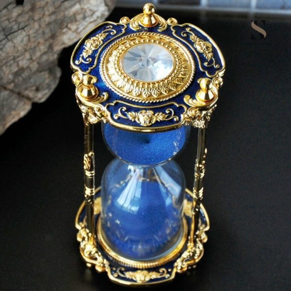 Ancien sablier décoratif pour une touche d'authenticité
