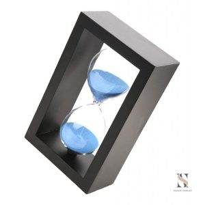 Accessoire de décoration : sablier au cadre bleu