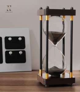 Sablier en bois naturel, objet de décoration intemporel