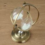 Accessoire de décoration : sablier circulaire moderne