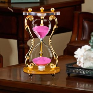 Sablier doré, accessoire intemporel pour le bureau ou la maison