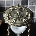 Sablier en laiton, symbole du passage du temps