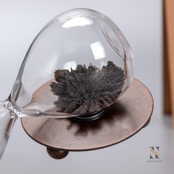 Accessoire décoratif avec sable et ferrofluide