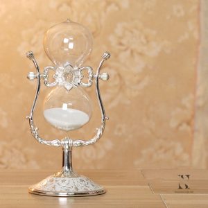 Accessoire déco sablier géant au design élégant et unique