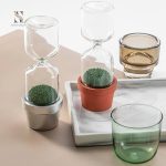 Accessoire de décoration : sablier en limaille de fer