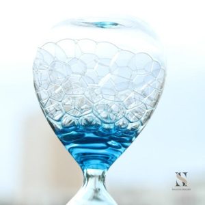 Accessoire décoratif : sablier liquide au style contemporain