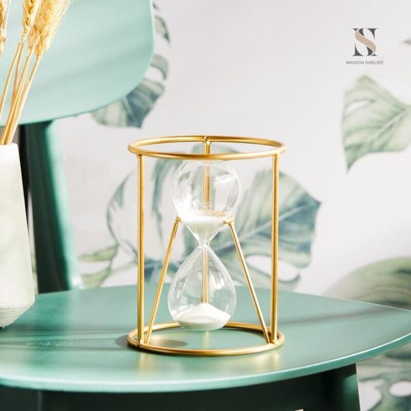Sablier design en métal, élément décoratif intemporel