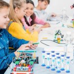 Sablier coloré en plastique, idéal pour jeux et activités