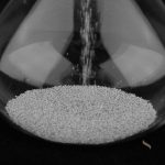 Sablier en verre avec sable doré, parfait pour un cadeau