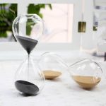 Sablier décoratif sable noir, accessoire pour le temps et l'esthétique