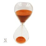 Sablier avec sable orange, accessoire de décoration intemporel