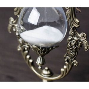Accessoire décoratif : sablier vintage en style ancien