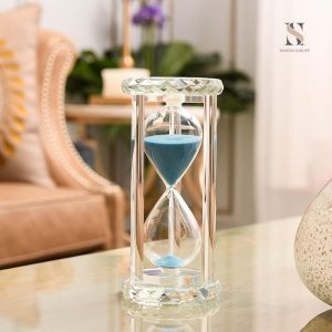 Accessoire de décoration : sablier en verre transparent