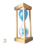 Sablier triangle en verre pour une mesure du temps élégante